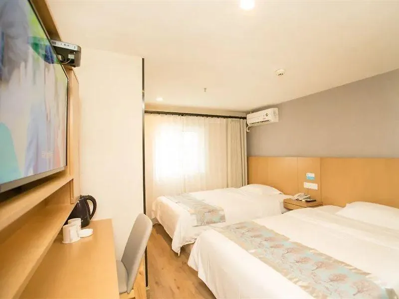 Shell Zhuhai Gongbei Port Urban Rail Terminal Hotel 2*,