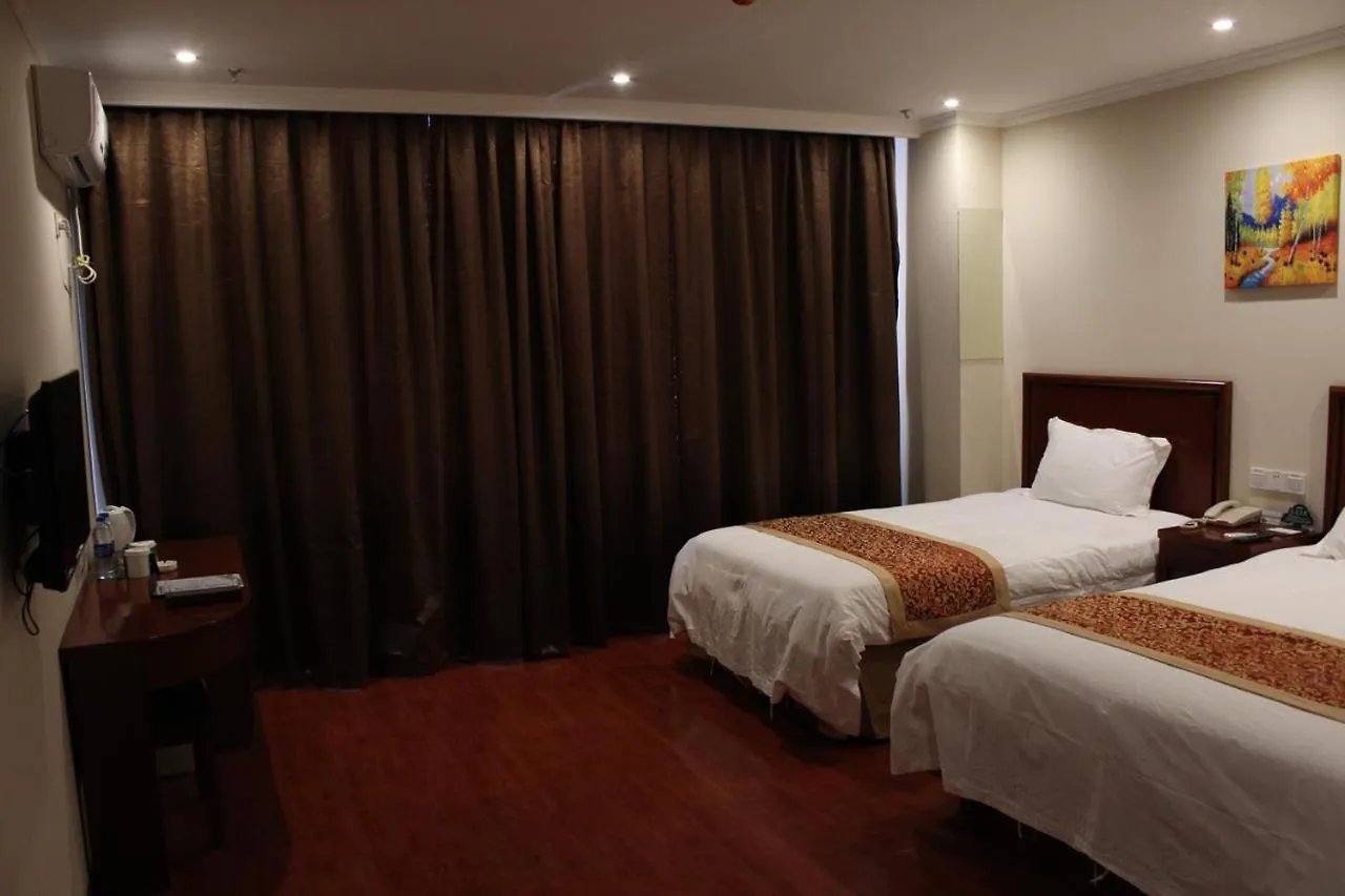 Shell Zhuhai Gongbei Port Urban Rail Terminal Hotel 2*,  China